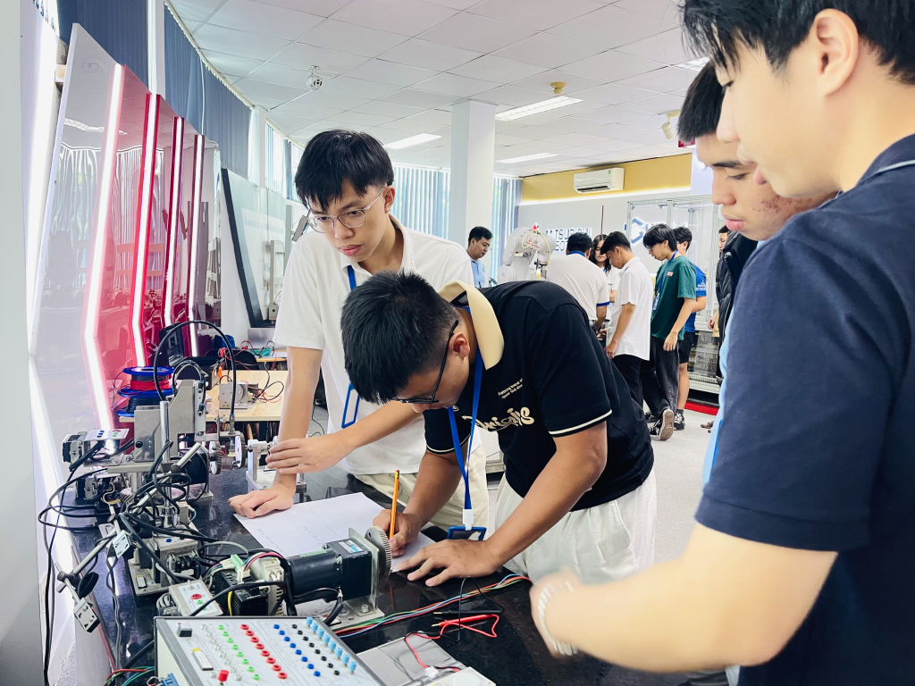 Khoi demonstrating a robotics project at a competition